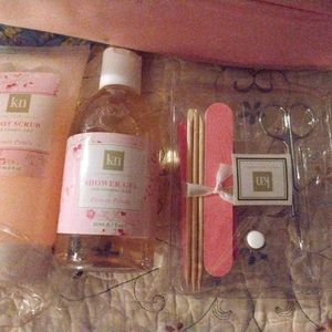 Karen Neuburger Flower set